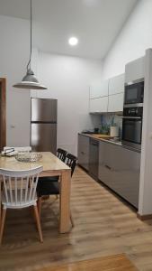 Kuchnia lub aneks kuchenny w obiekcie Apartamentos Antares 3