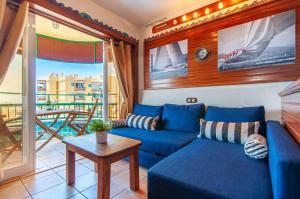 A seating area at Torres del Sol Ocean View PH02