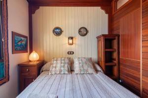 A bed or beds in a room at Torres del Sol Ocean View PH02