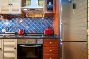 A kitchen or kitchenette at Torres del Sol Ocean View PH02