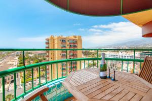 A balcony or terrace at Torres del Sol Ocean View PH02