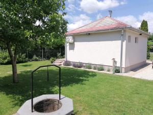 Vonkajšia záhrada v ubytovaní Levélke Mini Apartman