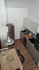 Kuchnia lub aneks kuchenny w obiekcie Apartamentos Antares 3