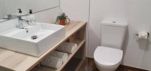 Łazienka w obiekcie Apartamentos Antares 3