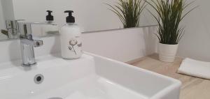 Łazienka w obiekcie Apartamentos Antares 3