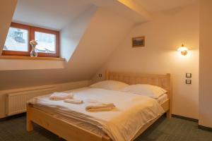Letto o letti in una camera di Penzion Modrava