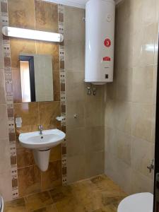 A bathroom at 3 Room Family Apartment with Pool View (4 min. away from the Sea) Még 3 kép