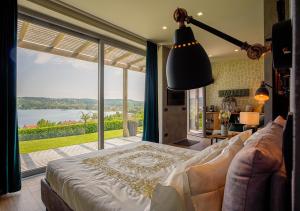 Posteľ alebo postele v izbe v ubytovaní The Lake House