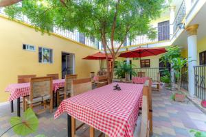 a patio with tables and chairs and a building at Ayenda 1305 Retro in Barranquilla