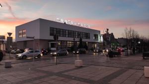 a building with cars parked in a parking lot at Restauracja ,,Biała Dama,, in Kórnik