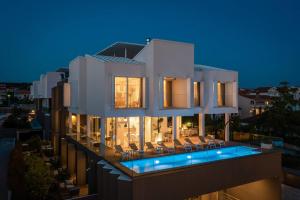 Bazén v ubytování Dedaj Resort - Villa Tina nebo v jeho okolí