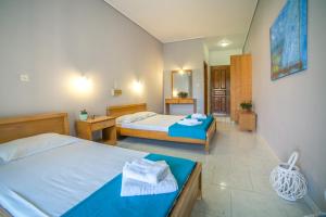 Voodi või voodid majutusasutuse All In Krinas Apart-Hotel toas