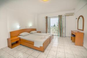 Voodi või voodid majutusasutuse All In Krinas Apart-Hotel toas