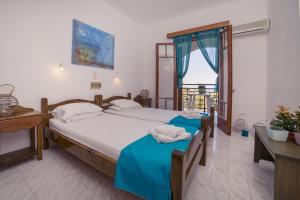 Voodi või voodid majutusasutuse All In Krinas Apart-Hotel toas