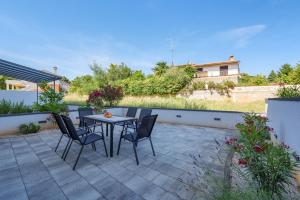 Zahrada ubytování Apartment Monika with private pool in Porec