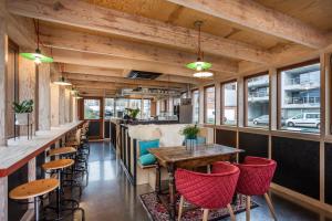 a bar with red chairs and tables in a restaurant at Juno Boat in Ghent