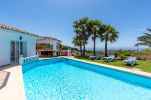 Basen w obiekcie Casa Media Luna, Mijas Malaga lub w pobliżu