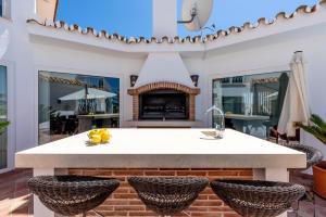 Patio lub wspólna przestrzeń na świeżym powietrzu w obiekcie Casa Media Luna, Mijas Malaga