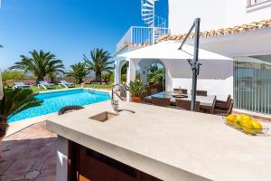 Basen w obiekcie Casa Media Luna, Mijas Malaga lub w pobliżu