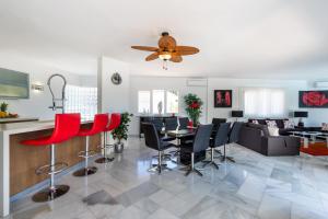Telewizja i/lub zestaw kina domowego w obiekcie Casa Media Luna, Mijas Malaga