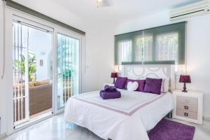 Łóżko lub łóżka w pokoju w obiekcie Casa Media Luna, Mijas Malaga