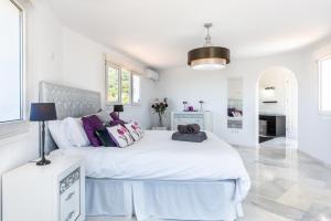 Łóżko lub łóżka w pokoju w obiekcie Casa Media Luna, Mijas Malaga
