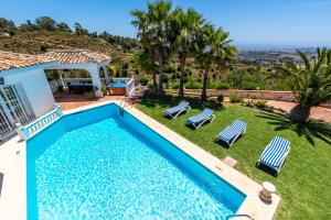 Basen w obiekcie Casa Media Luna, Mijas Malaga lub w pobliżu