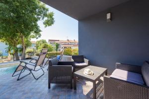 Posezení v ubytování Apartment Monika with private pool in Porec