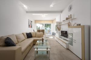 Kuchyň nebo kuchyňský kout v ubytování Apartment Monika with private pool in Porec