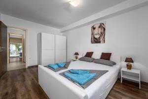 Postel nebo postele na pokoji v ubytování Apartment Monika with private pool in Porec