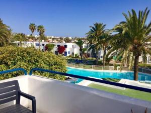 Basen w obiekcie Los Barqueros "Maria" Corralejo "Beach front - Town centre" lub w pobliżu