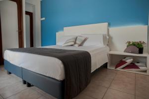 Postel nebo postele na pokoji v ubytování Baron Beach Hotel