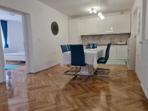 Kuchyňa alebo kuchynka v ubytovaní Apartman Nataly