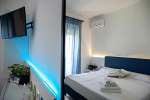 Postel nebo postele na pokoji v ubytování Baron Beach Hotel