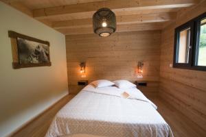 Ліжко або ліжка в номері TOUT NEUF - Chalet Pébie 8 à 10 pers avec sauna