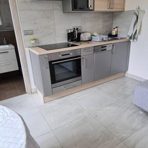 Η κουζίνα ή μικρή κουζίνα στο Apartmány Stráň