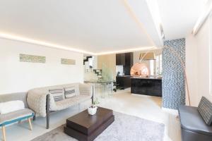 Зона вітальні в GuestReady - Stunning Designer 2BR Apartment in Boulogne
