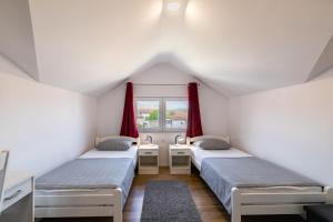Postel nebo postele na pokoji v ubytování Apartman Krstičević