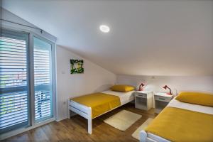 Postel nebo postele na pokoji v ubytování Apartman Krstičević