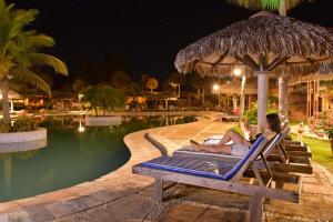 A piscina localizada em Porto Preguiças Resort ou nos arredores