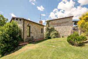 A garden outside Villa le Casine by Mmega