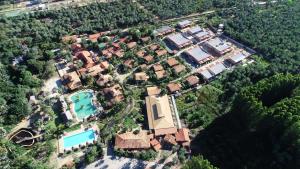 A piscina localizada em Porto Preguiças Resort ou nos arredores