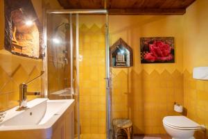 A bathroom at Villa le Casine by Mmega
