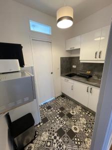 Кухня или мини-кухня в Appartement Chic F2 Centre-ville
 +6 фотографий