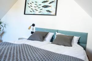 Łóżko lub łóżka w pokoju w obiekcie Dom Belona z prywatnym podgrzewanym basen i jacuzzi