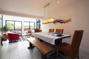 a dining room with a table and chairs at Pinewood Cottage Apartment & B&B Inverness in Inverness