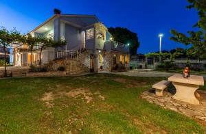 Gallery image of Villa Rampini - 300m2 Istria house with a pool, playground, grill, garden & private parking in Svetvinčenat