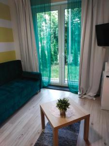 Televízia a/alebo spoločenská miestnosť v ubytovaní Lemon House + 36 fotografií