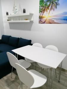 a meeting room with a white table and chairs at Apartamentos Sane in Noja