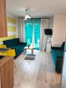Televízia a/alebo spoločenská miestnosť v ubytovaní Lemon House